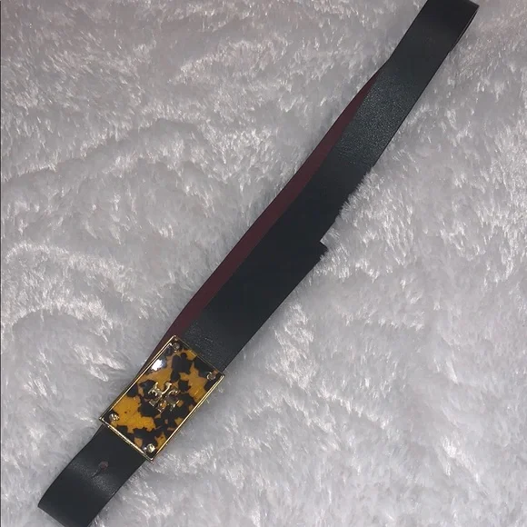 Tory Burch Reversible Black/Crimson Leather Belt with Tortoiseshell Gold Buckle - Picture 4 of 11